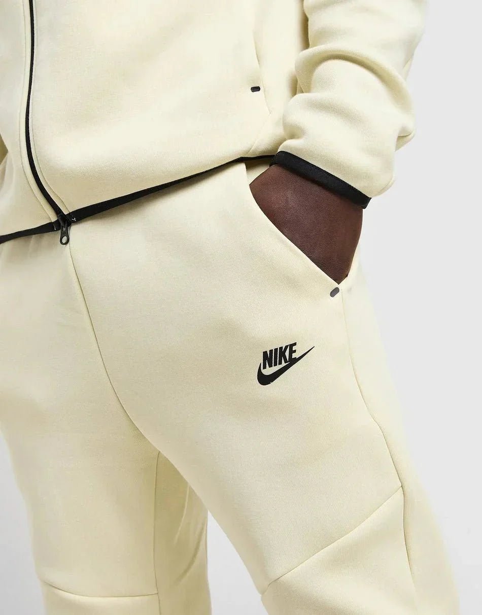 Nike Tech Fleece Joggers - B30sneakers